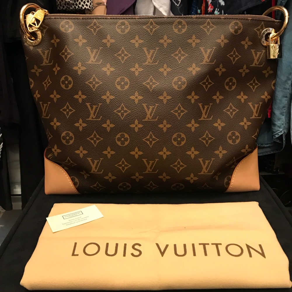 💯Authentic Louis Vuitton Berri PM Shoulder Bag